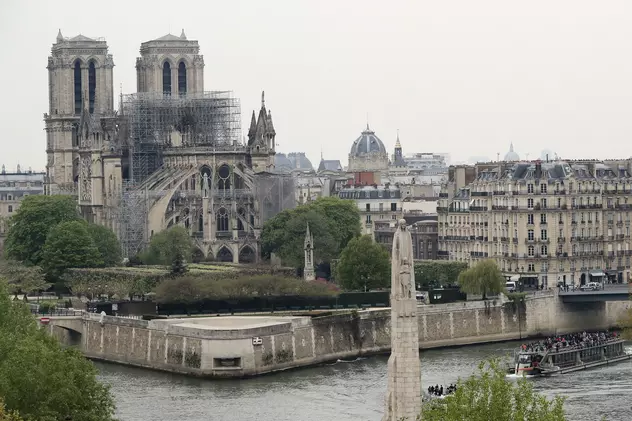Mobilizare fără precedent pentru restaurarea Catedralei Notre-Dame: S-a adunat aproape jumătate de miliard de euro, la câteva ore de la incendiu