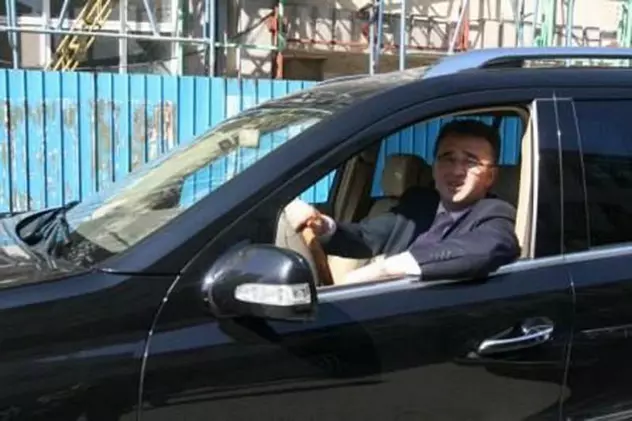 Marian Oprișan conduce mașina mamei sale