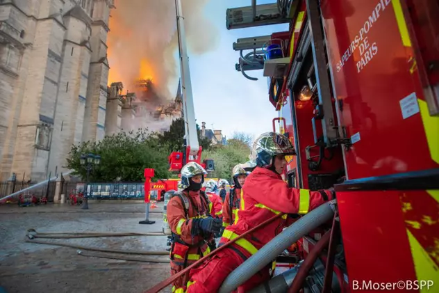 Incendiu de proporții la Catedrala Notre-Dame din Paris