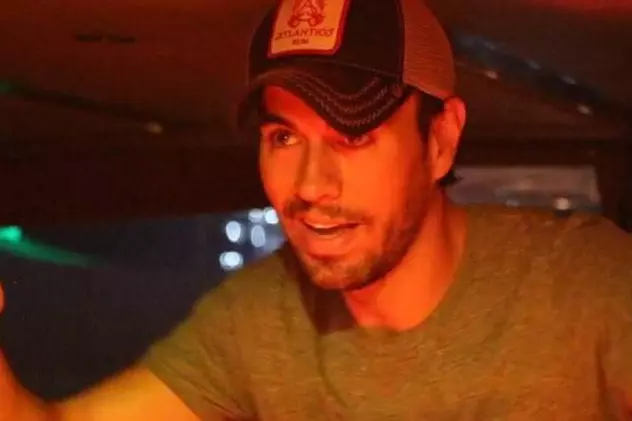 Cum este viața de tătic a lui Enrique Iglesias. "Am schimbat scutece, dar îmi place mai mult să le dau cu biberonul"