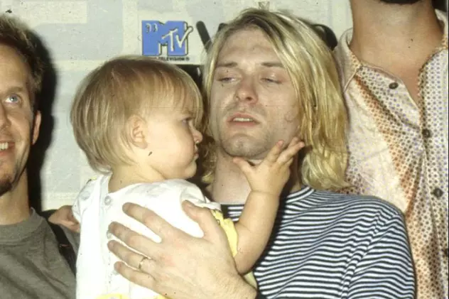 O farfurie din plastic folosită de Kurt Cobain, vândută la licitaţie pentru 22.400 de dolari.  Ce scrisese artistul pe ea