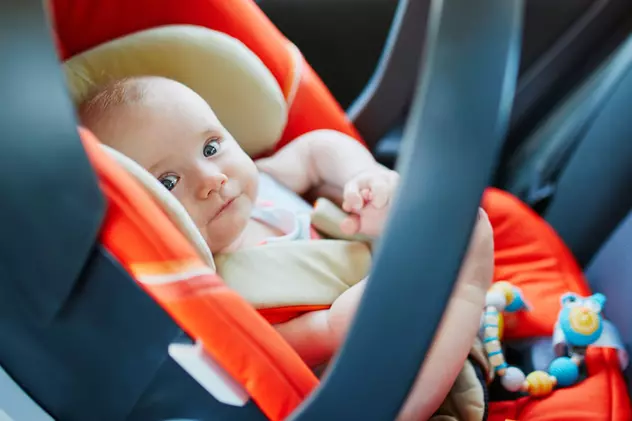 Părinții unui nou-născut au uitat bebelușul într-un taxi după ce abia ieșiseră cu el din spital