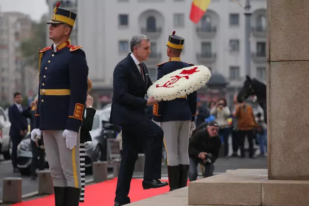 UPDATE. Ziua Regelui, marcată prin manifestări culturale. Ceremonie militară şi depuneri de coroane de flori la statuia Regelui Carol I din Piaţa Palatului Regal | FOTO&VIDEO