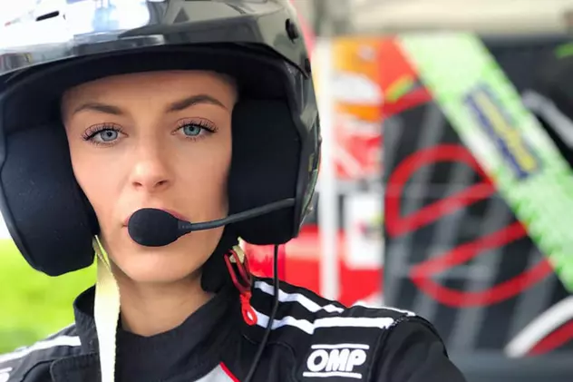 Tenismena Ana Bogdan, copilotul lui Sorin Ghișoi pe prima mașină de curse electrică din campionatul de viteză în coastă