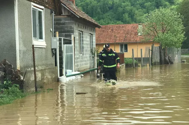 Urmările codului roșu de inundații din Caraș-Severin și Timiș