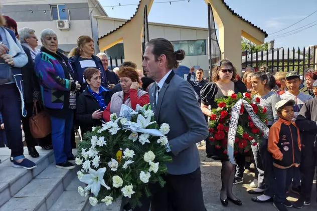 Apariție de zile mari la înmormântarea lui Răzvan Ciobanu. Mircea Solcanu l-a condus pe ultiumul drum pe creator