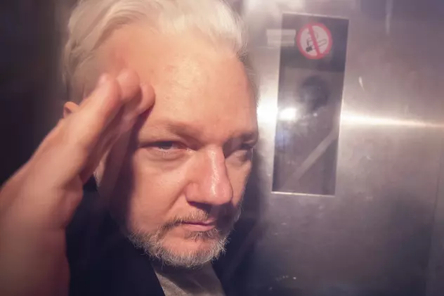 Julian Assange a devenit tată de două ori în secret