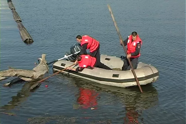 Un copil rămas pe o insulă de pe râul Slănic a fost salvat de pompieri