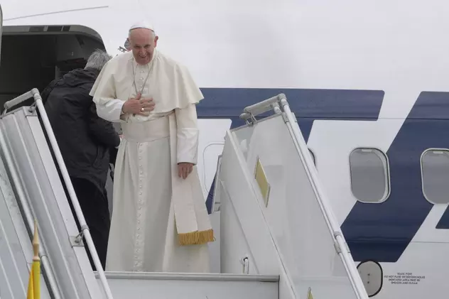 Papa Francisc, mesaj în limba română cu câteva minute înainte de decolare: „Fecioara Maria să-și întindă ocrotirea ei de mamă peste toți cetățenii României”