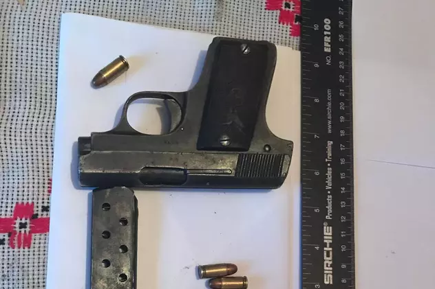 FOTO/ Cum arată arma cu care a fost ucis polițistul Cristian Amariei și care a fost găsită asupra lui Marcel Lepa. Pistolul este de fabricație sârbească