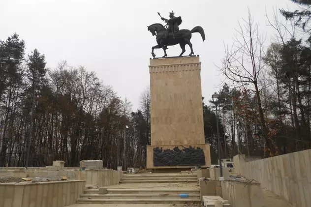 Statuia lui Ștefan cel Mare din Suceava a fost vandalizată