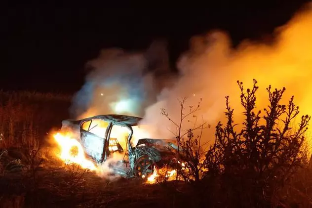 Două autovehicule au luat foc în județul Constanța