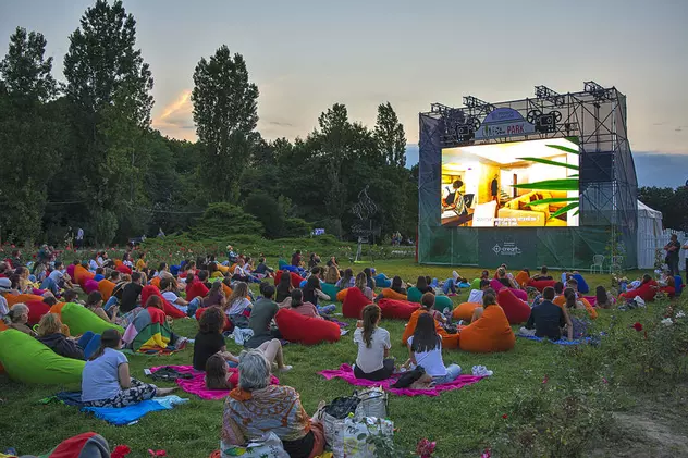 Filme românești - seară în parcul Herăstrău din Bicurești unde poți viziona filme în aer liber