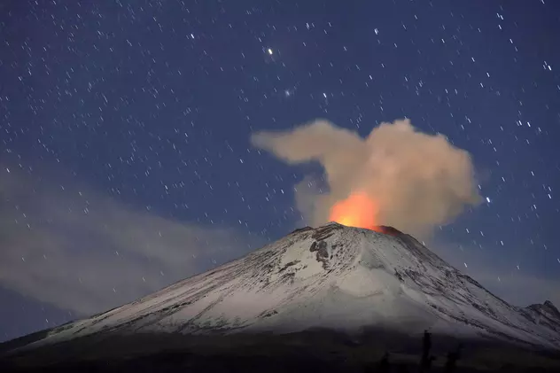 Vulcanul Popocatepetl din Mexic a erupt de trei ori în ultimele 24 de ore