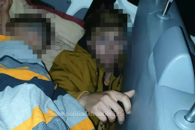 Minor ascuns de tatăl lui între banchetele unui microbuz, pentru a fi scos ilegal din ţară prin P.T.F Nădlac II