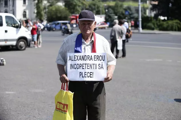 Tribut emoționant pentru Alexandra Măceșanu în Piața Victoriei (Foto Libertatea / Dumitru Angelescu)