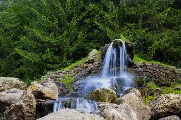 Cascade din România - cascada Izvorul Minunilor