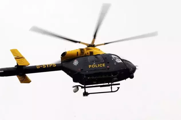 Mai mulți Polițiști britanici foloseau aparatura unui elicopter pentru a filma femei goale și cupluri care făceau sex
