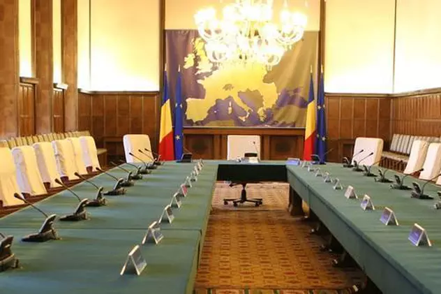 Guvernul, convocat luni în ședință, în paralel cu consultările „în cadrul restrâns” ale lui Iohannis pentru constituirea viitorului cabinet