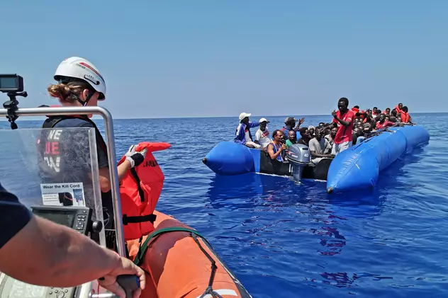 ﻿Ministrul italian de interne refuză acostarea navei unui ONG german cu migranţi la bord (Hepta)