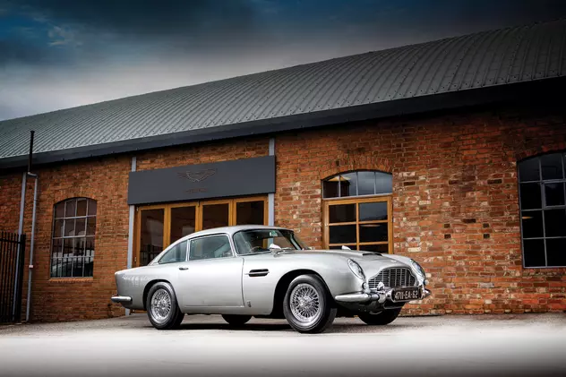 O mașină Aston Martin DB5, din filmele cu James Bond, vândută la licitație cu 6,4 milioane de dolari