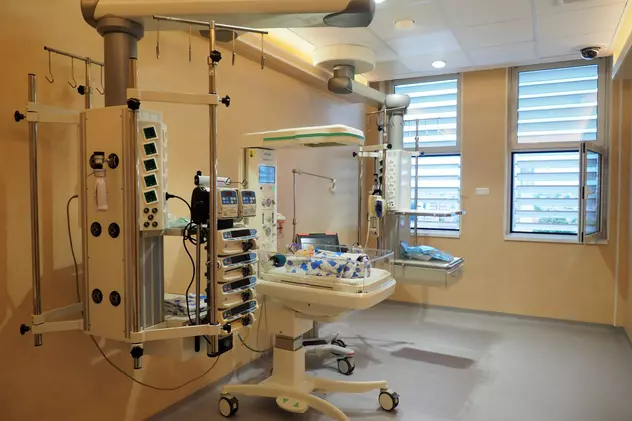 Un licăr de speranță într-un spital din Constanța măcinat de corupție, mizerie și infecții. O secție pentru nou-născuți a fost construită de la zero de două ONG-uri și mii de donatori