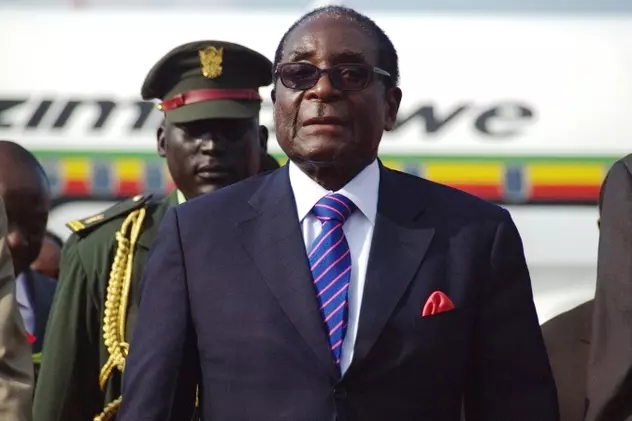 Robert Mugabe, fostul dictator din Zimbabwe, declarat ”erou național” de către președintele țării