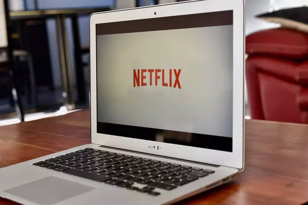Netflix a picat în Europa, SUA și China. Utilizatorii primesc mesaje de eroare. Netflic pe un MacBook Air