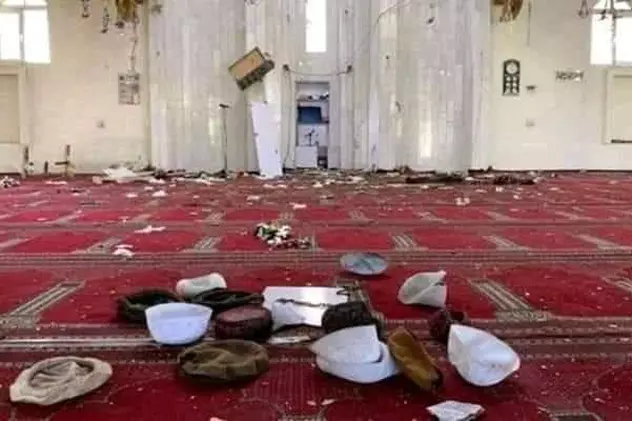 Atentat cu bombă la o moschee din Afganistan. Cel puțin 62 de morți