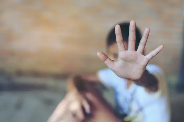Un pedofil din Iaşi care a violat de mai multe ori un copil de 6 ani, tratat cu blândeţe de judecători pentru sinceritate