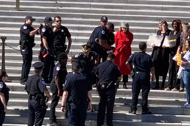 Actrița Jane Fonda, arestată la Washington, în timpul unui protest față de schimbările climatice