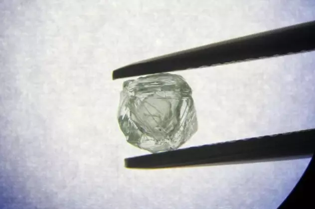Descoperire incredibilă a minerilor din Rusia. Au găsit un diamant în interiorul altui diamant!