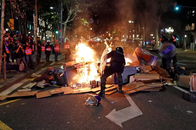 Violențe la Barcelona. Sute de mii de separatiști au ieșit în stradă. Poliția a intervenit în forță