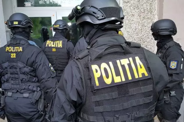 Un fost procuror din Craiova, căutat pentru numeroase infracțiuni, a fost prins în Iași. Încerca să plătească cu bani falși