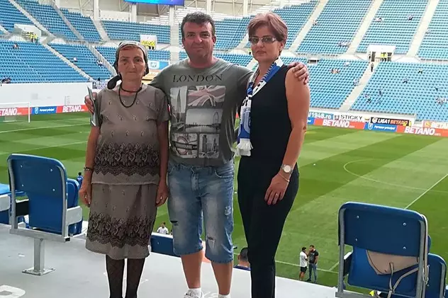 Bunica îl susține pe Valentin Mihăilă, eroul ultimului meci al naționalei de tineret, la fiecare meci. Tatăl e antrenor la Gaz Metan Finta, fratele a jucat și el fotbal