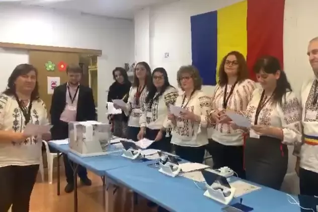 Gestul emoționant făcut de reprezentanții unei comisii din Valencia, pentru a-i îndemna pe români să iasă la vot
