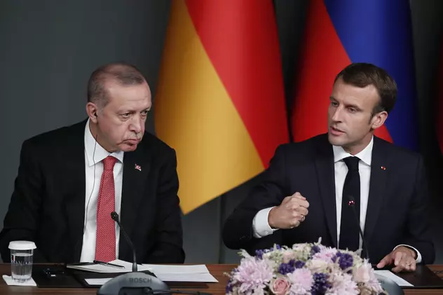 Ministrul turc de Externe îl acuză pe Macron că sprijină terorismul