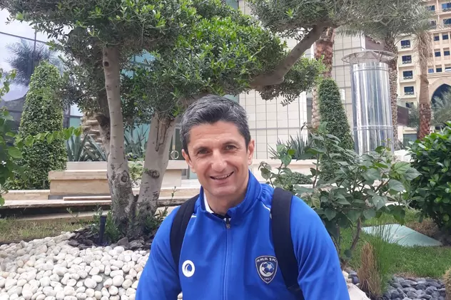 Răzvan Lucescu, zâmbitor la Doha.