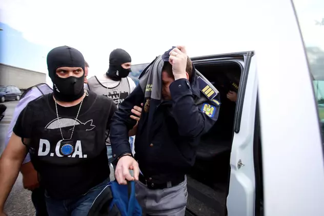 Trei polițiști din Teleorman, condamnați la închisoare pentru luare de mită foto: HEPTA