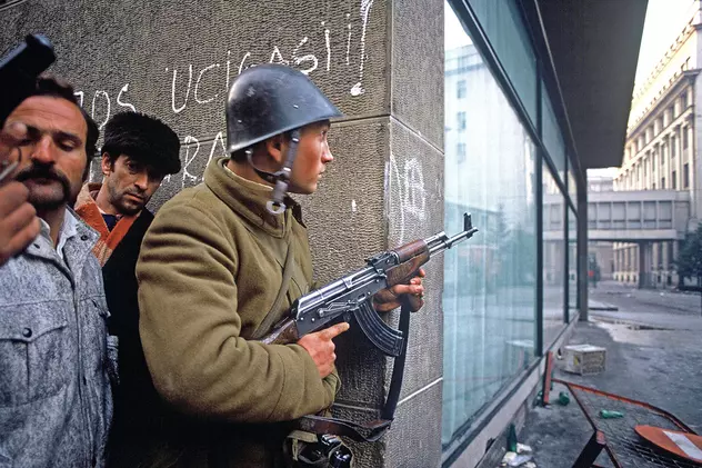 Zilele sângeroase ale Revoluției din 1989, la București FOTO: NICOLAS JOSE / Sipa Press / Profimedia
