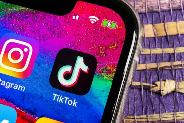 Aplicația TikTok ar putea fi interzisă în SUA din cauză că spionează pentru China. Aplicația TikTok pe un iPhone