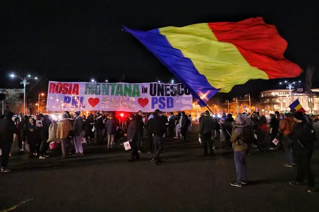 Protest în fața Guvernului: ”Uniți salvăm Roșia Montană!”. Ce le-a spus Ludovic Orban