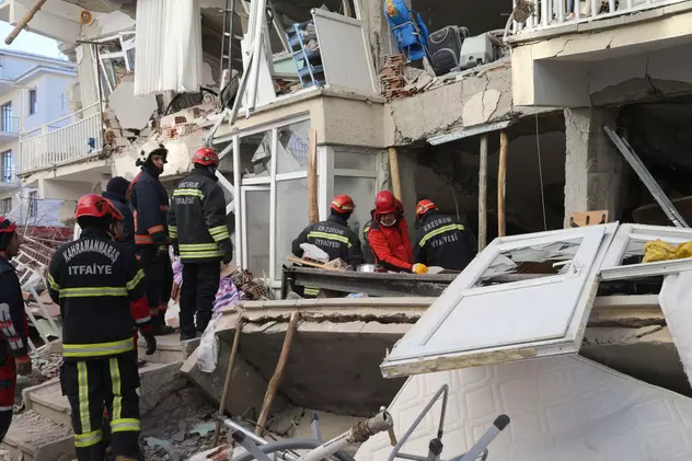 Cutremur cu magnitudinea 5,7 la granița Iranului cu Turcia. Cel puțin șapte oameni au murit