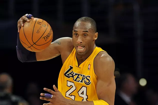 Elicopterul lui Kobe Bryant nu avea voie să zboare pe ceață. Kobe Bryant în tricoul echipei de baschet Los Angeles Lakers