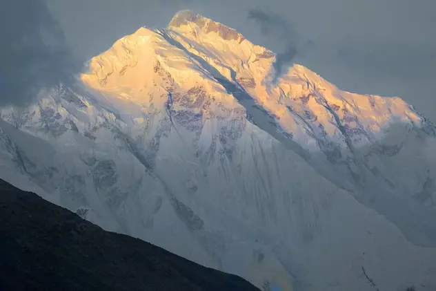 Șapte persoane date dispărute în urma unei avalanșe în Himalaya