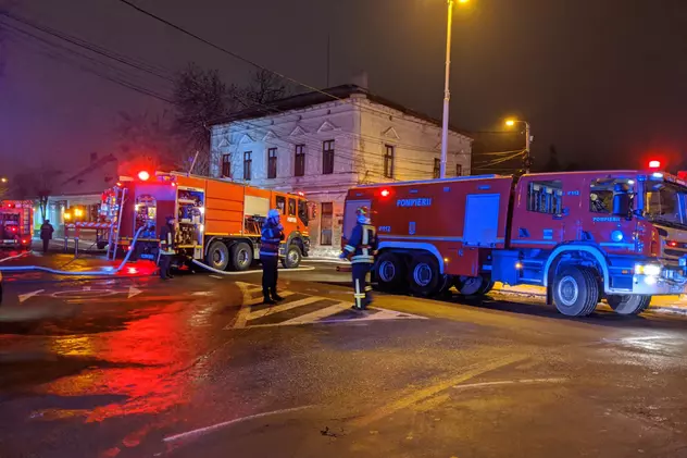 Incendiu într-un apartament din Bistrița. O persoană a murit și peste 20 au fost evacuate