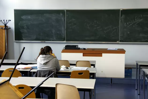 Doi elevi din județul Brașov, cercetați după ce ar fi dat o spargere la școală