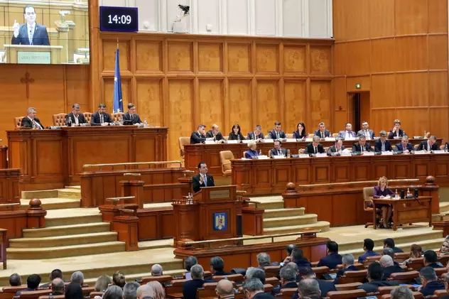 Început de sesiune parlamentară. PSD şi PNL continuă lupta pentru majoritate, Senatul îşi alege un nou preşedinte