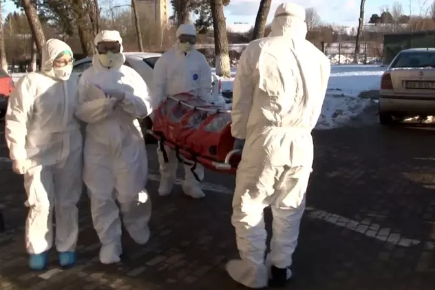 Pacientă suspectă de coronavirus, scăpată de pe targă la Suceava. Incidentul a fost filmat