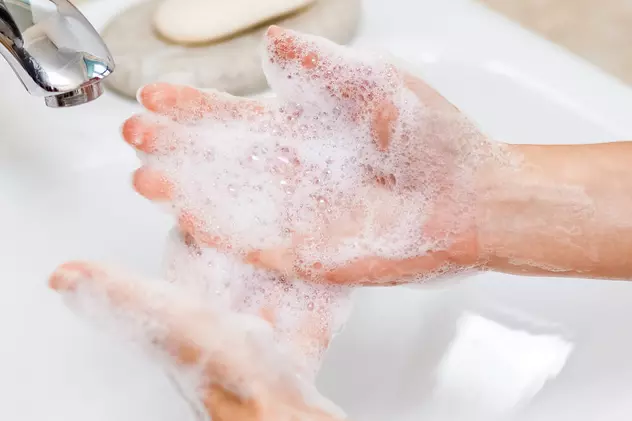 Cum te speli corect pe mâini